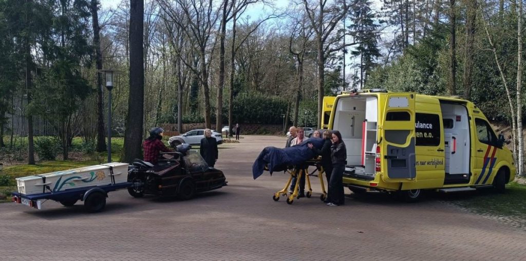 Eerste rit WensAmbulance Haaksbergen